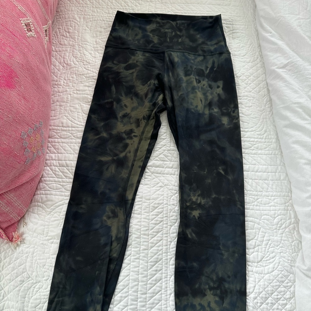 Lululemon leggings size 6